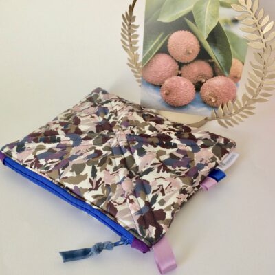Trousse matelassée Liberty, coloris camouflage violet kaki bleu – Image 3