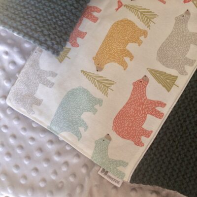 Couverture ours - tricot vert sapin, minky gris – Image 2