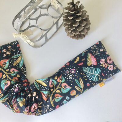 Bouillotte longue XL pour cervicales en graines de lin bio, motif fleurs ancolies, marine