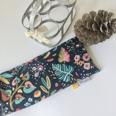 Bouillotte longue XL pour cervicales en graines de lin bio, motif fleurs ancolies, marine – Image 2
