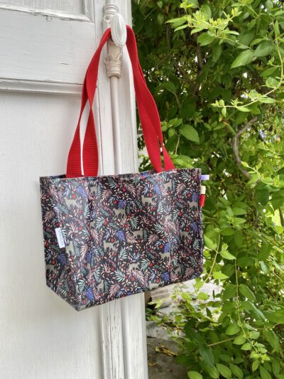 Sac cabas enduit, motif chats et feuilles / noir, rouge, kaki – Image 3