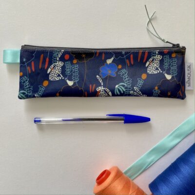 Trousse longue enduite, motif lapin dalmatien, marine – Image 3