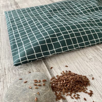 Bouillotte rectangulaire en graines de lin bio, vert sapin carreaux blancs – Image 2