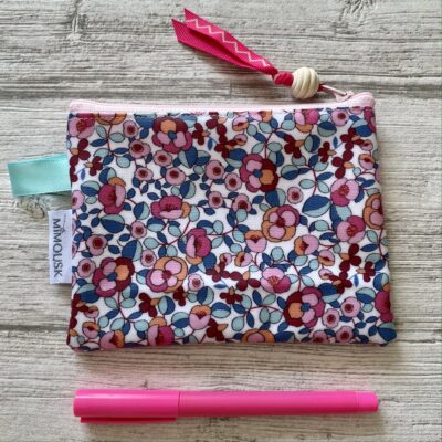 Trousse discrétion enduite / motif fleuri bouton rose