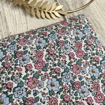 Bouillotte rectangulaire en graines de lin bio, petites fleurs rose ciel – Image 2