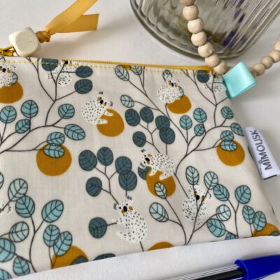 Trousse discrétion enduite / motif koalas, jaune bleu – Image 3