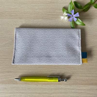 Porte-chéquier, enduit éventails, coloris gris/blanc – Image 3