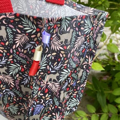 Sac cabas enduit, motif chats et feuilles / noir, rouge, kaki – Image 2